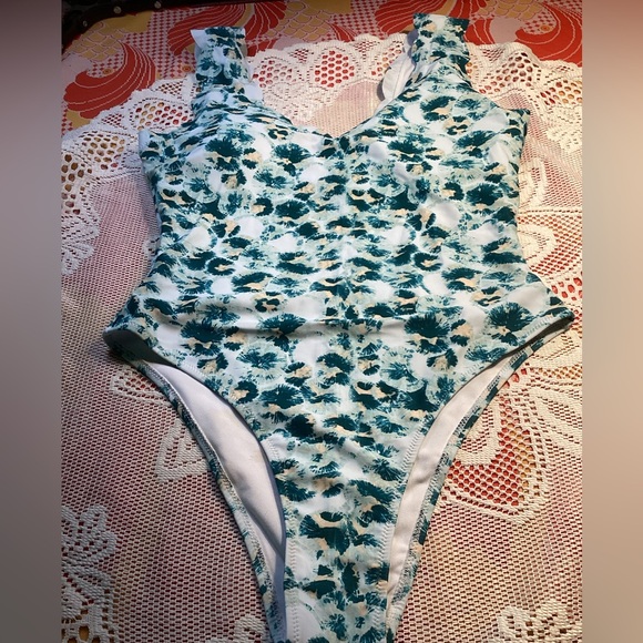 NEW SHEIN SWIMSUIT ONE PIECE - Picture 3 of 15